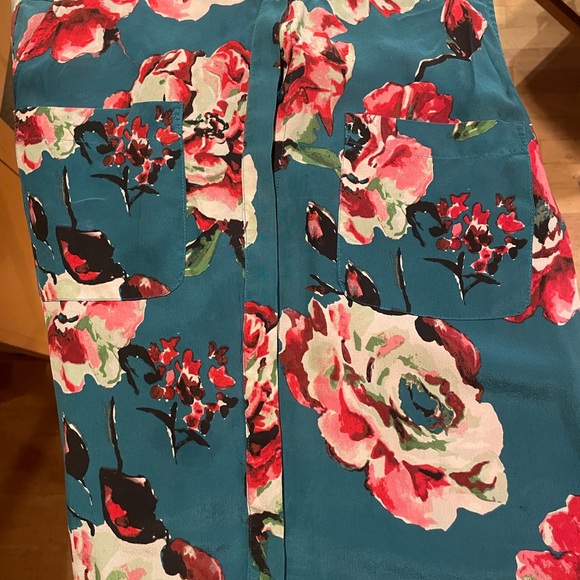 Lucky Brand Green Blouse with Pink Florals Buttoned Style and Mandarin Collar - Picture 4 of 5